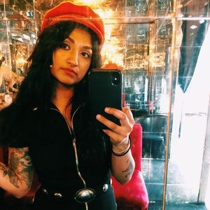 Meet your Posher, Adrianna